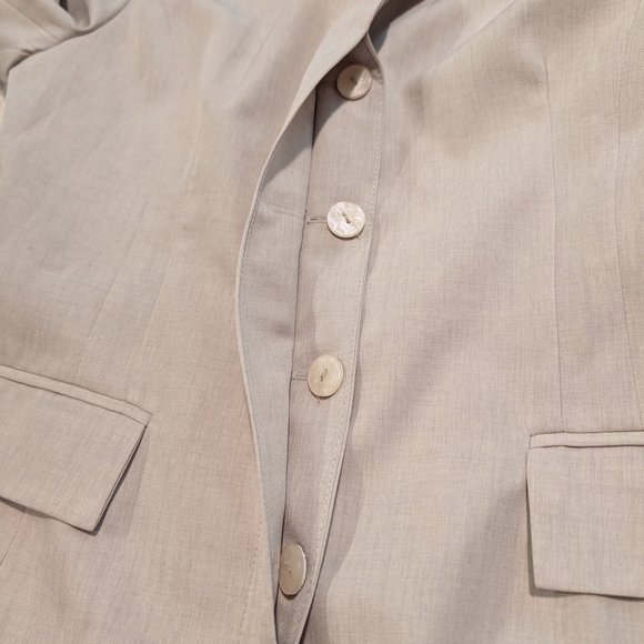 Modern Elements Tan Blazer with Structured Design and Smooth Texture 12P - Picture 3 of 10